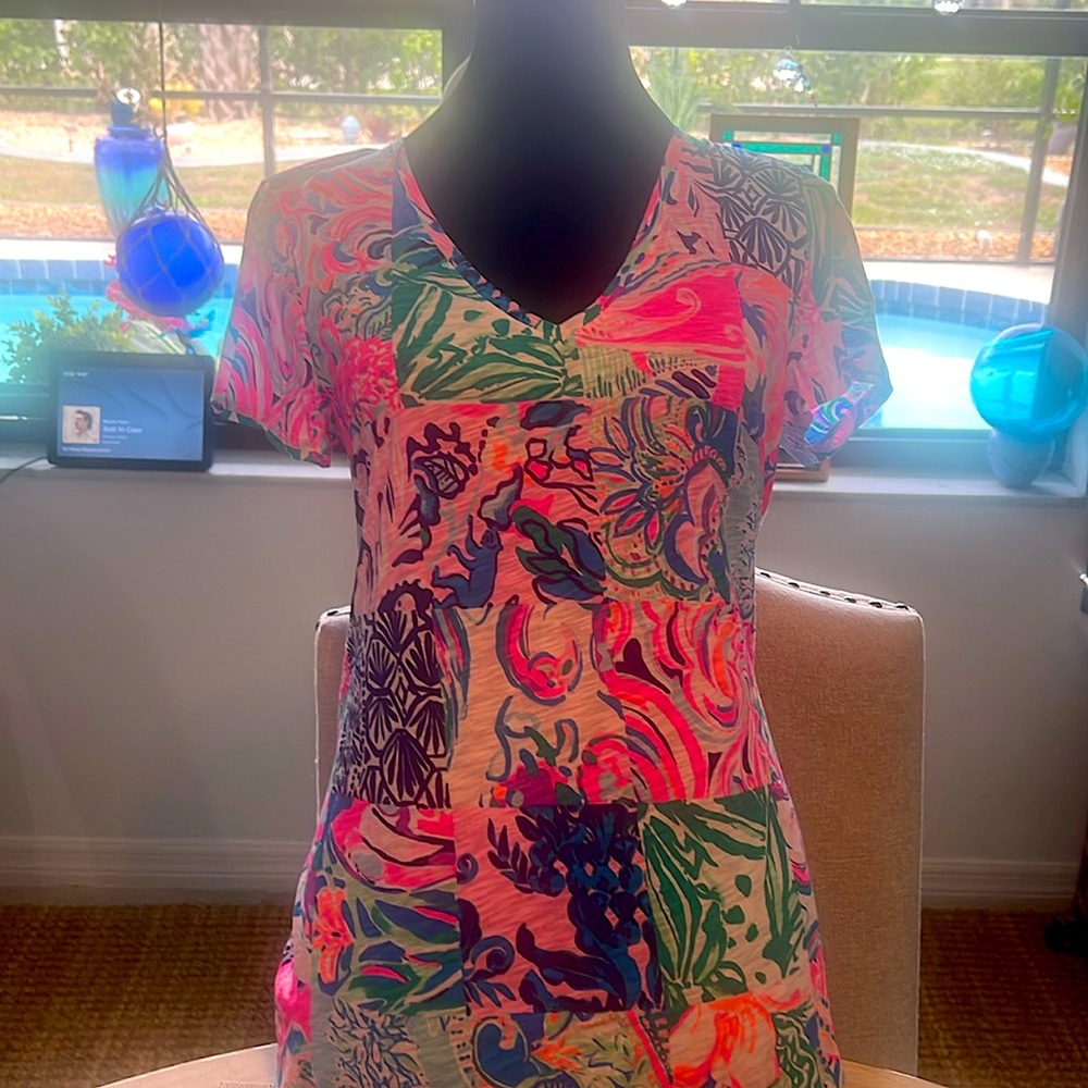 Lilly Pulitzer women’s v neck top small